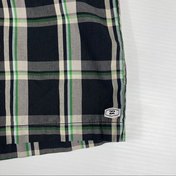 Billabong Women's Chino Shorts Plaid Casual Summer Mid Length Flat Front Size 28 - Picture 2 of 9